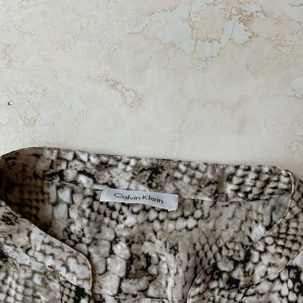 Calvin Klein Beige and Brown Snake Patterned Top 2X - Picture 4 of 6